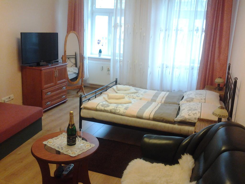 U Tri Jehnatek Apartment Karlovy Vary Room photo